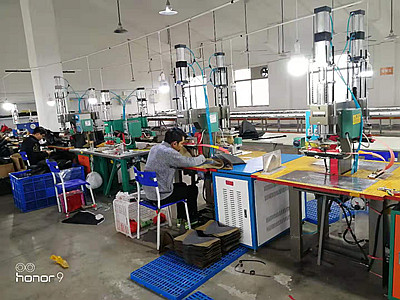 雙頭高周波塑料熔接機調(diào)機現(xiàn)場